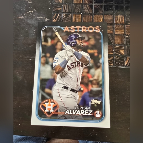 2024 Topps Oversized Yordan Alvarez Card & Vladimir Guerrero Jr Pin - Picture 1 of 4